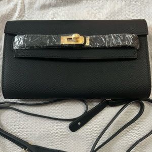 Kelly wallet with strap